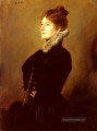 Porträt einer Dame die einen schwarzen Mantel mit Pelzkragen Franz von Lenbach trägt